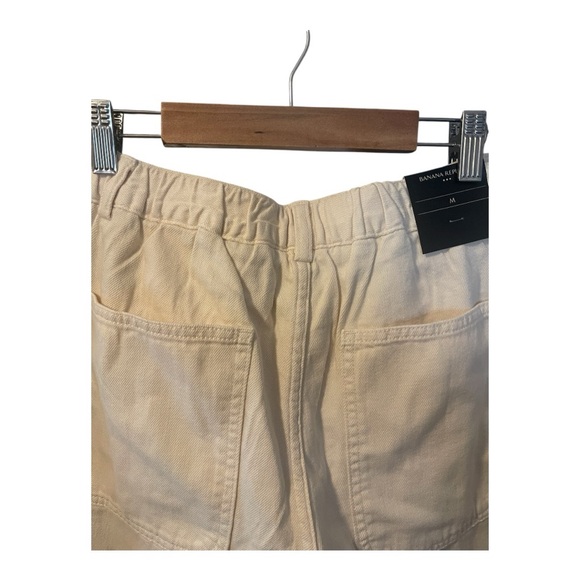 New with tags, wide leg pleaded pants from BRF with elastic waist. - Picture 2 of 7